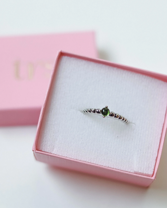 Lisa / Month Ring / Agosto